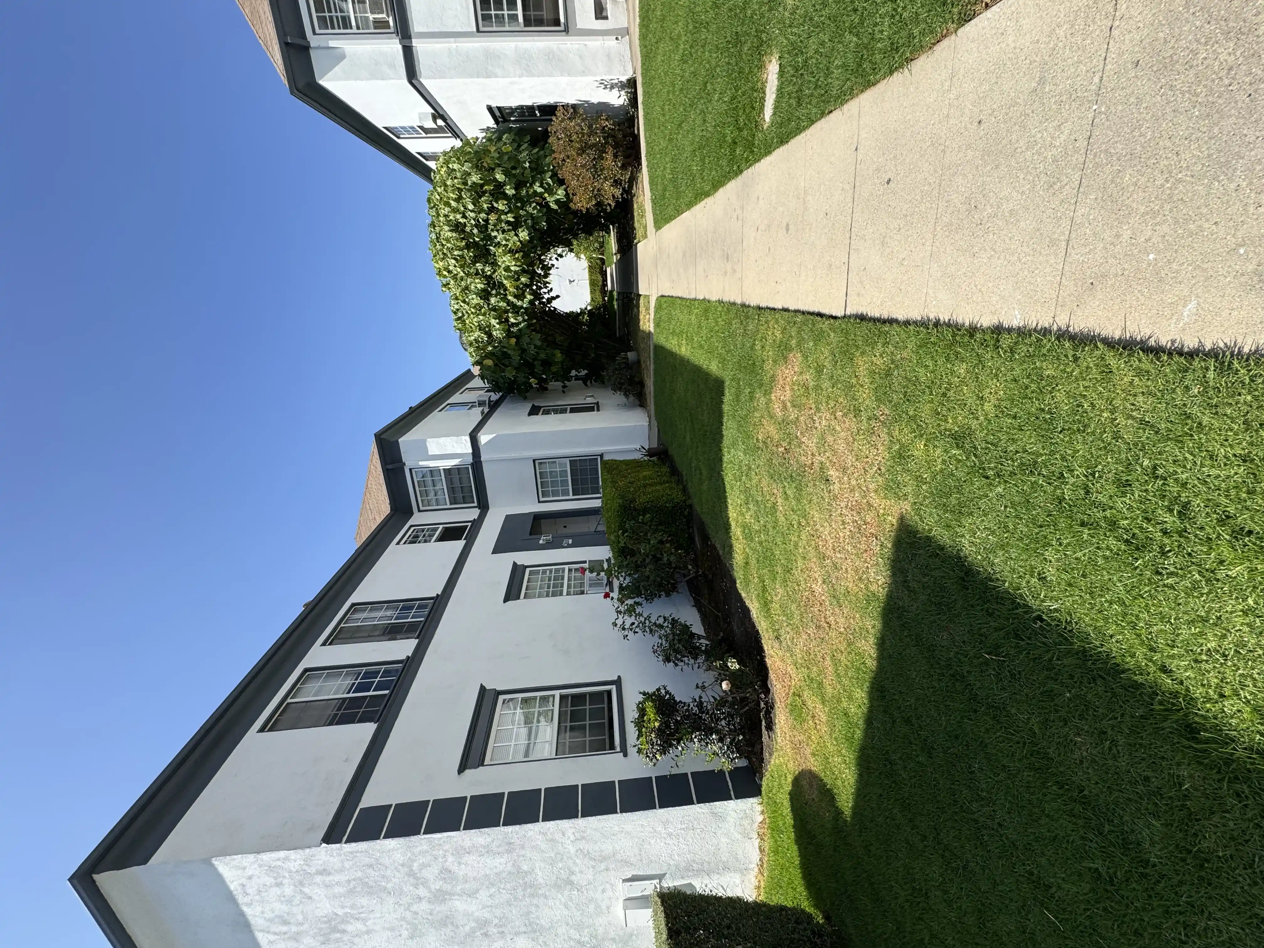 Hollywood apt2